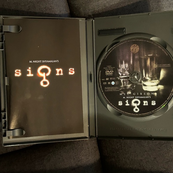 DVD/BLU RAY BUNDLE 4 FOR $25 - SIGNS - Picture 4 of 4